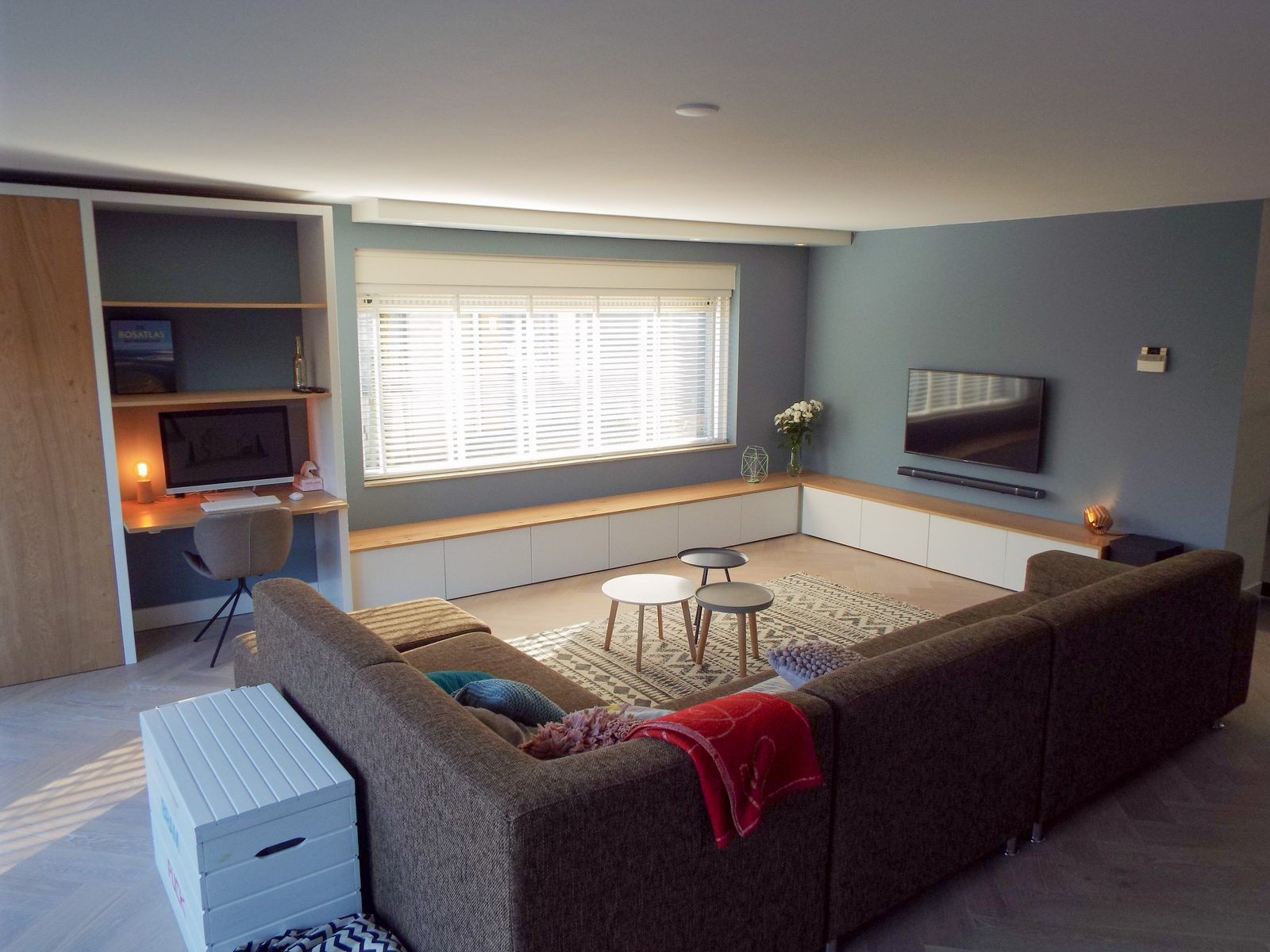 Maatwerk wandkast met geïntegreerd bureau — Artifex Interieur Leiden